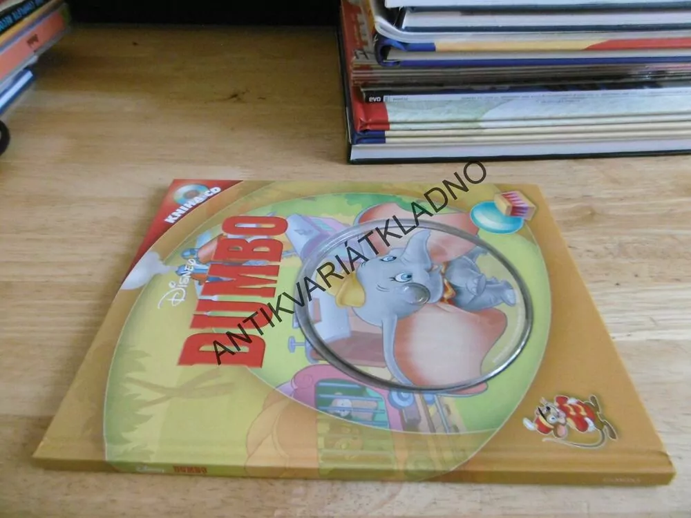 DUMBO, KNIHA S CD, **an