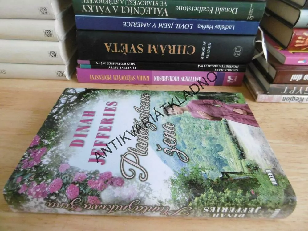 PLANTÁŽNÍKOVA ŽENA, DINAH JEFFERIES,**an