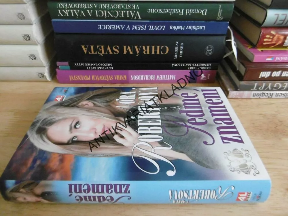 SEDMÉ ZNAMENÍ, NORA ROBERTSOVÁ, **an