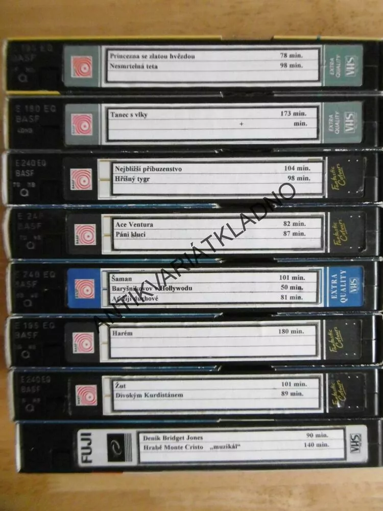 SMĚS NEORIGINÁLNÍCH NAHRÁVANÝCH VIEOKAZET- SEZNAM VIZ FOTO, 90. LÉTA, 15 X VHS