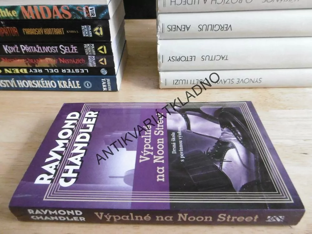 VÝPALNÉ NA NOON STREET, RAYMOND CHANDLER, **an