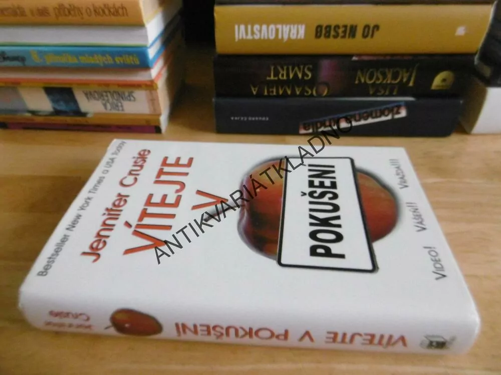 VÍTEJTE V POKUŠENÍ, JENNIFER CRUSIE, **an