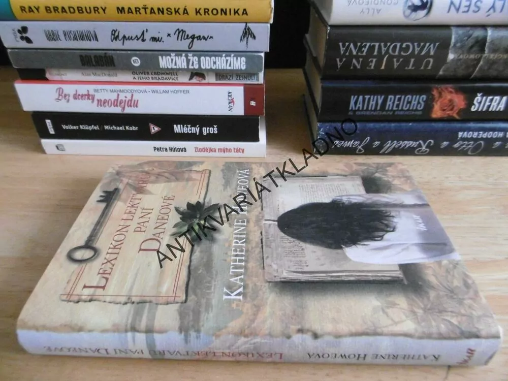 LEXIKON LEKTVARŮ PANÍ DANEOVÉ, KATHERNE HOWEOVÁ, **an