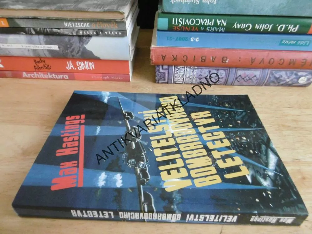 VELITELSTVÍ BOMBARDOVACÍHO LETECTVA, MAX HASTINGS, **an