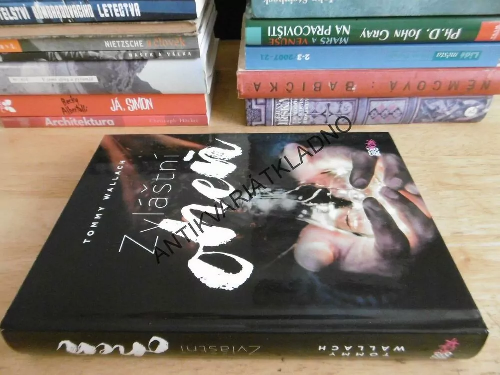 ZVLÁŠTNÍ OHEŇ, TOMMY WALLACH, **an