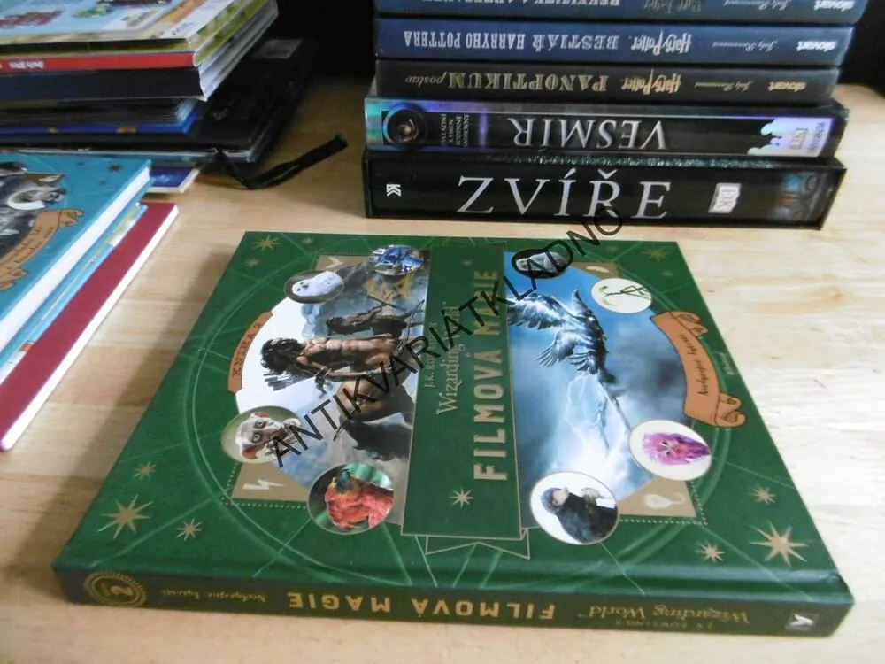 J. K. ROWLING'S WIZARDING WORLD, FILMOVÁ MAGIE, NEOBYČEJNÉ BYTOSTI, **an