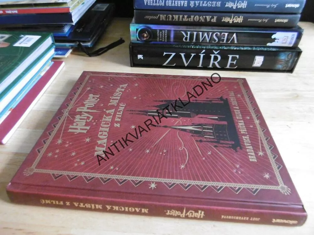 HARRY POTTER, MAGICKÁ MÍSTA Z FILMŮ, BRADAVICE, PŘÍČNÁ ULICE A JEŠTĚ DÁL, **an