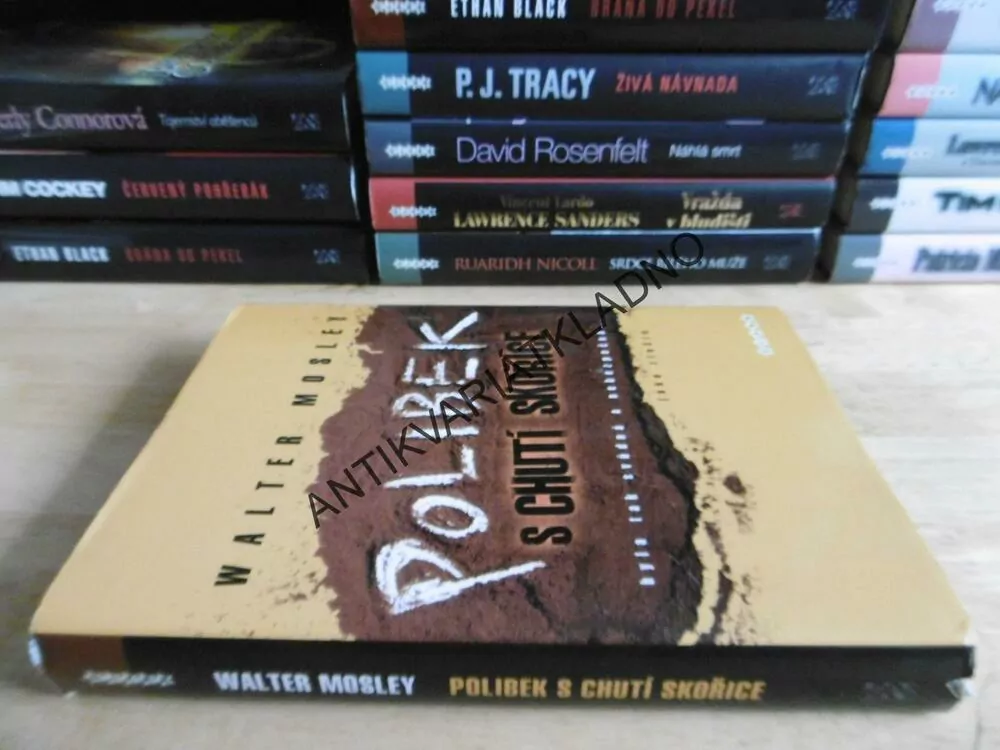 POLIBEK S CHUTÍ SKOŘICE, WALTER MOSLEY, **an