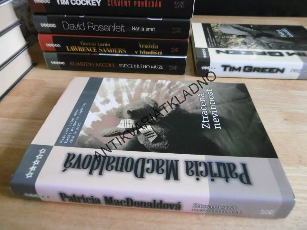 ZTRACENÁ NEVINNOST, PATRICIA MACDONALDOVÁ, **an