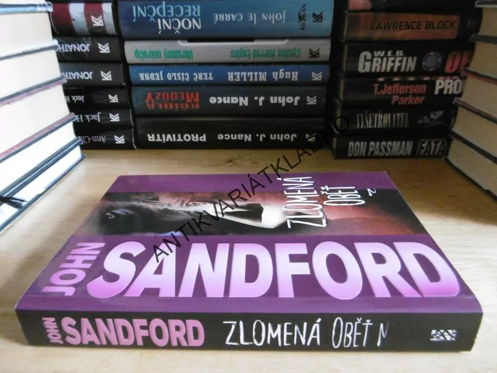 ZLOMENÁ OBĚŤ, JOHN SANDFORD, **an