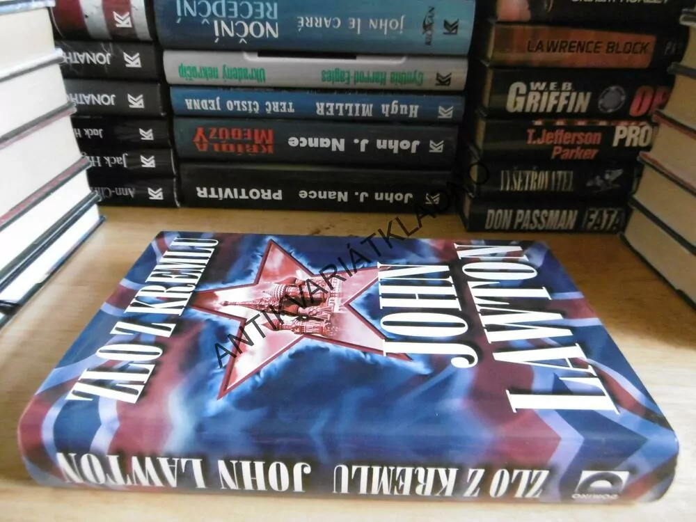 ZLO Z KREMLU, JOHN LAWTON, **an