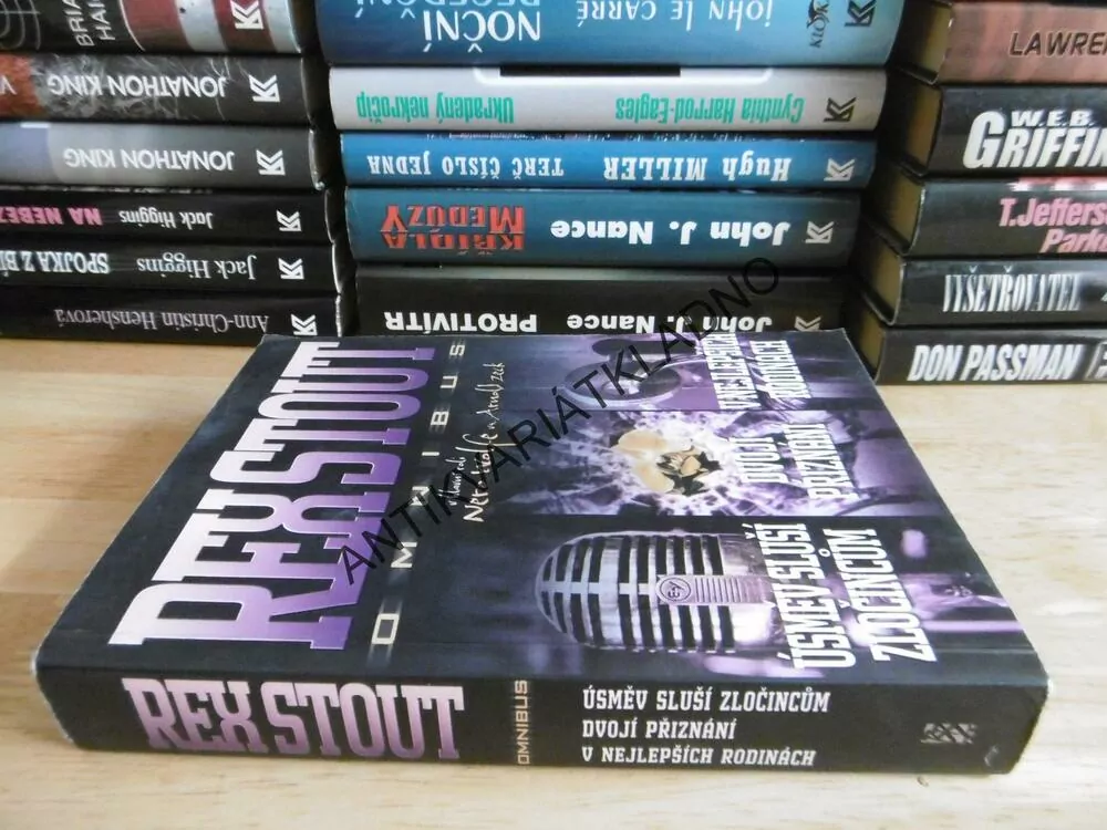 OMNIBUS, ÚSMĚV SLUŠÍ ZLOČINCŮM, DVOJÍ PŘIZNÁNÍ, V NEJLEPŠÍCH RODINÁCH, REX STOUT, **an