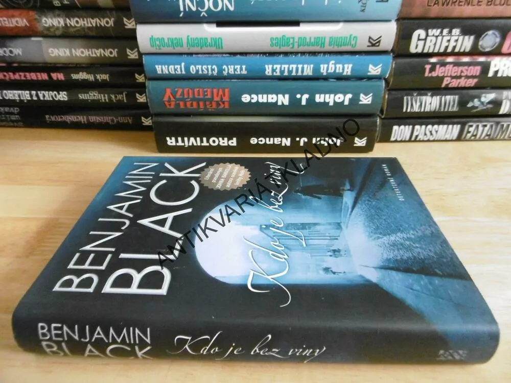 KDO JE BEZ VINY, BENJAMIN BLACK, **an
