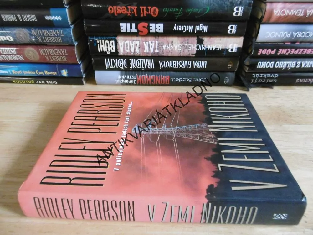 V ZEMI NIKOHO, RIDLEY PEARSON, **an