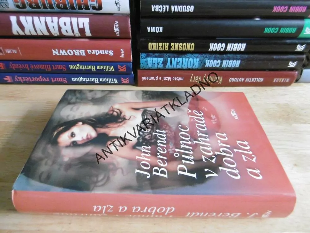 PŮLNOC V ZAHRADĚ DOBRA A ZLA, JOHN BERENDT, **an