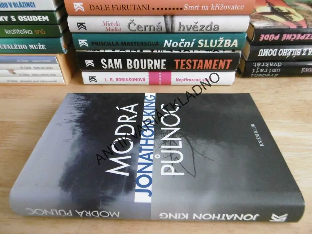 MODRÁ PŮLNOC, JONATHAN KING, **an