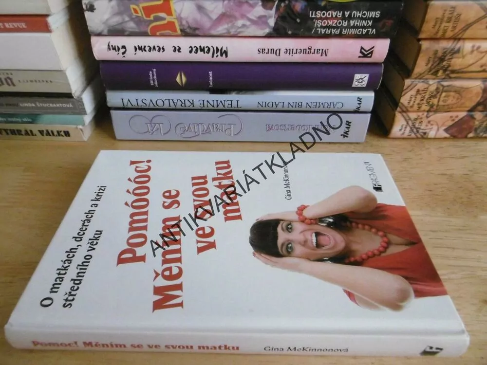 POMOOOC! MĚNÍM SE VE SVOU MATKU, GINA MCKINNONOVÁ, **an