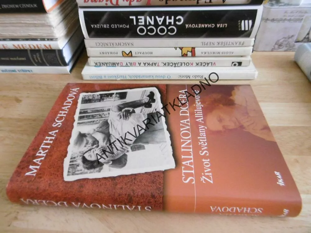STALINOVA DCERA, ŽIVOT SVĚTLANY ALLILUJEVOVÉ, MARTHA SCHADOVÁ, **an