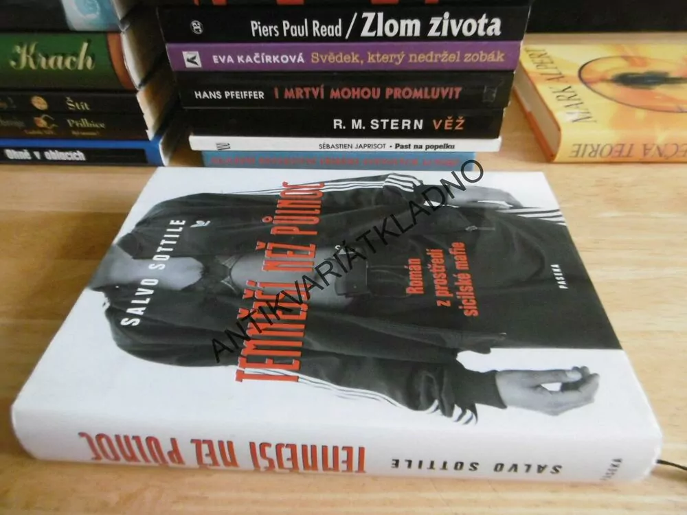 TEMNĚJŠÍ NEŽ PŮLNOC, SALVO SOTTILE, **an