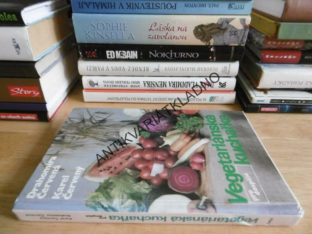 VEGETARIÁNSKÁ KUCHAŘKA PRO DOSPĚLÉ, D.ČERVENÝ, **an