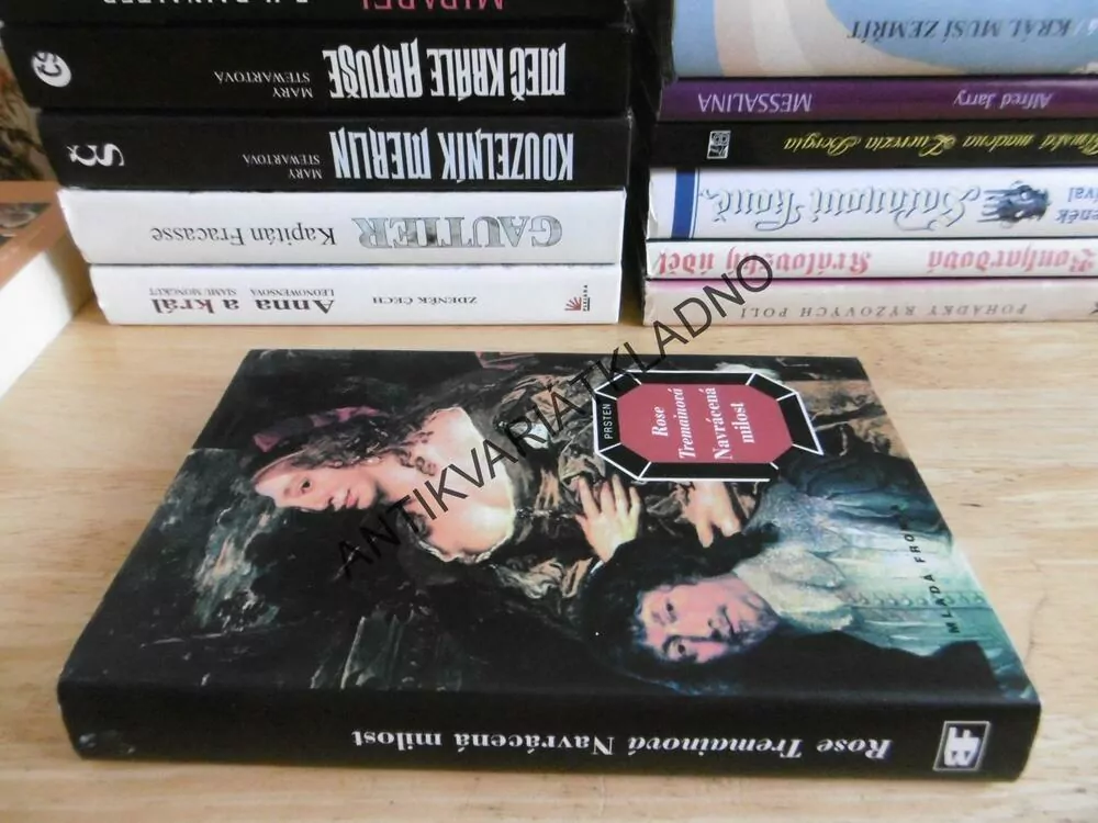 NAVRÁCENÁ MILOST, ROSE TREMAINOVÁ, **an