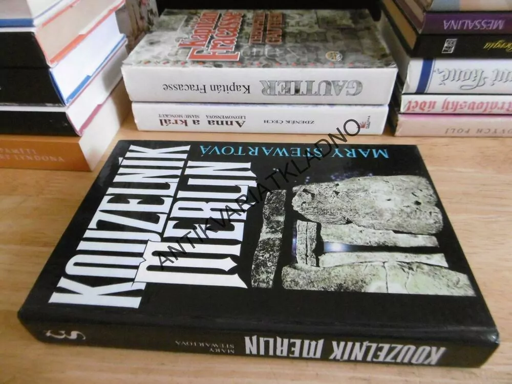 KOUZELNÍK MERLIN, MARY STEWARTOVÁ, **an