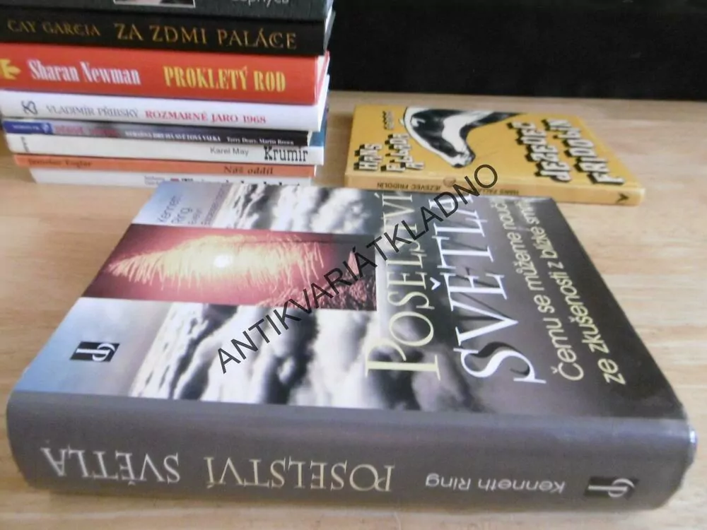POSELSTVÍ SVĚTLA, KENNETH RING, **an