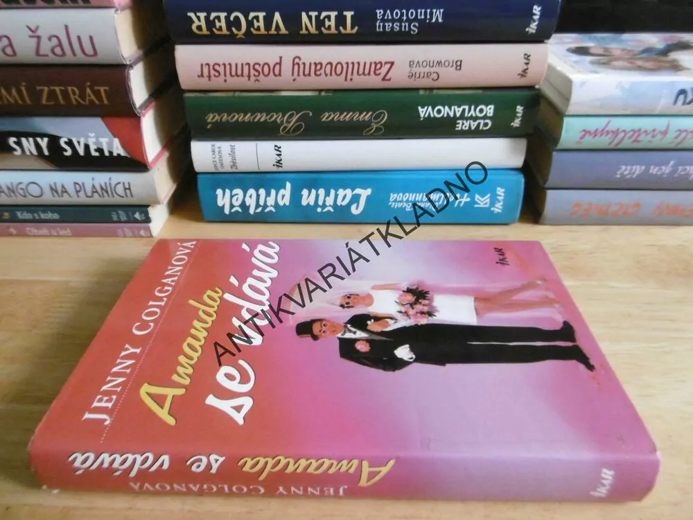AMANDA SE VDÁVÁ, JENNY COLGANOVÁ, **an