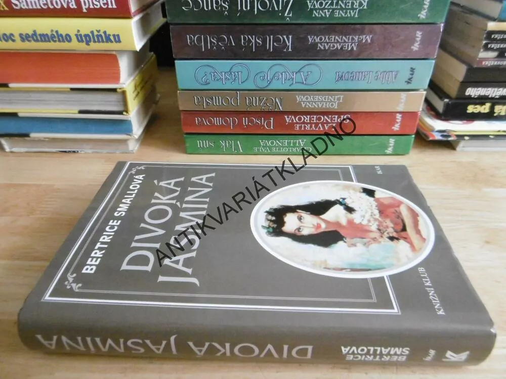 DIVOKÁ JASMÍNA, BERTRICE SMALLOVÁ, **an