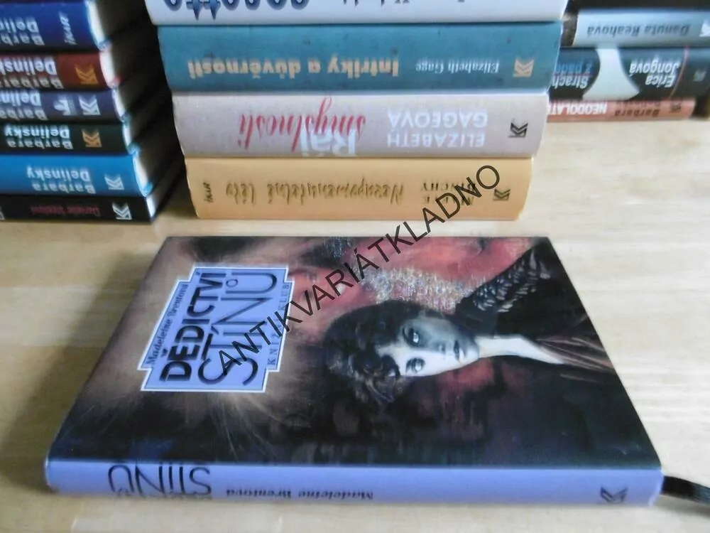 DĚDICTVÍ STÍNŮ, MADELAINE BRENTOVÁ, **an