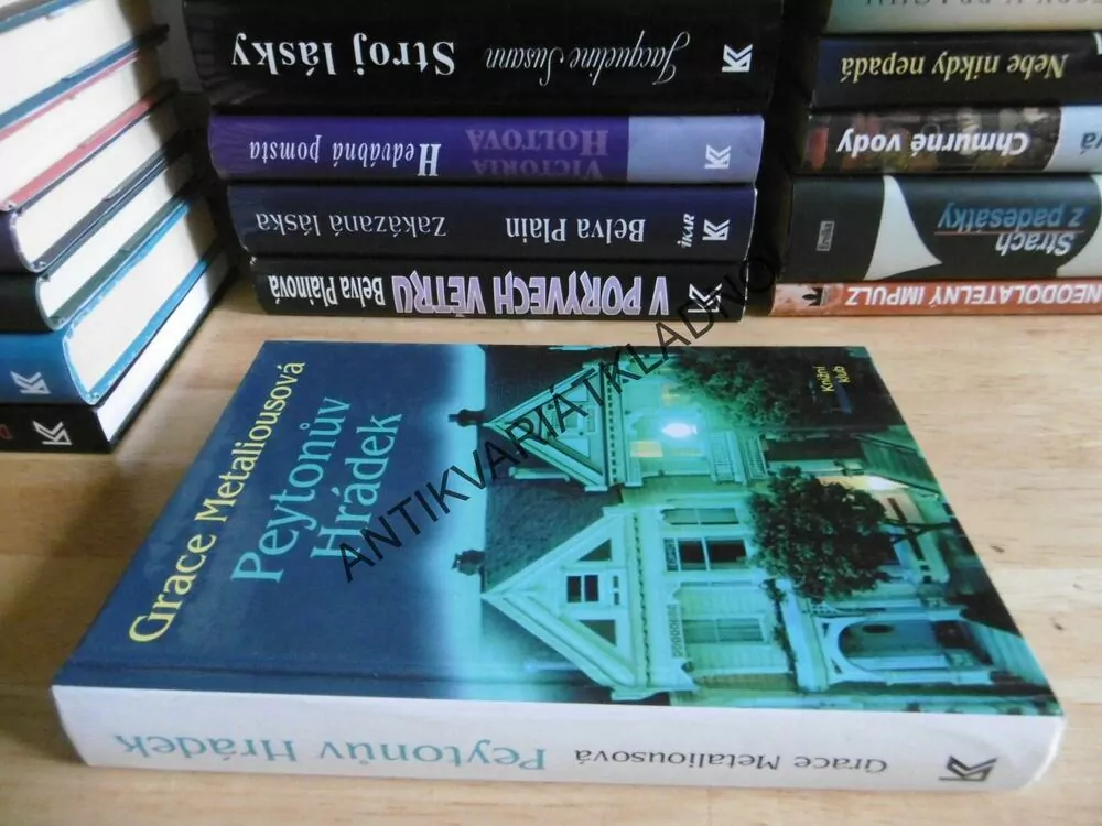 PEYTONŮV HRÁDEK, GRACE METALIOUSOVÁ, **an