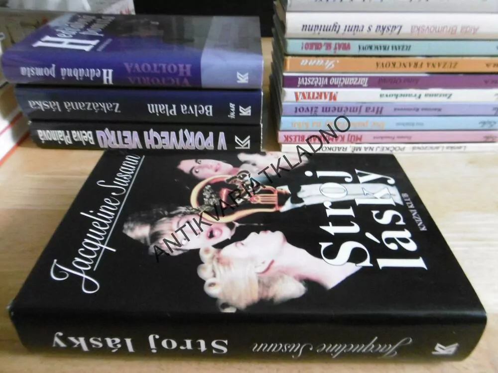 STROJ LÁSKY, JACQUELINE SUSANN, **an