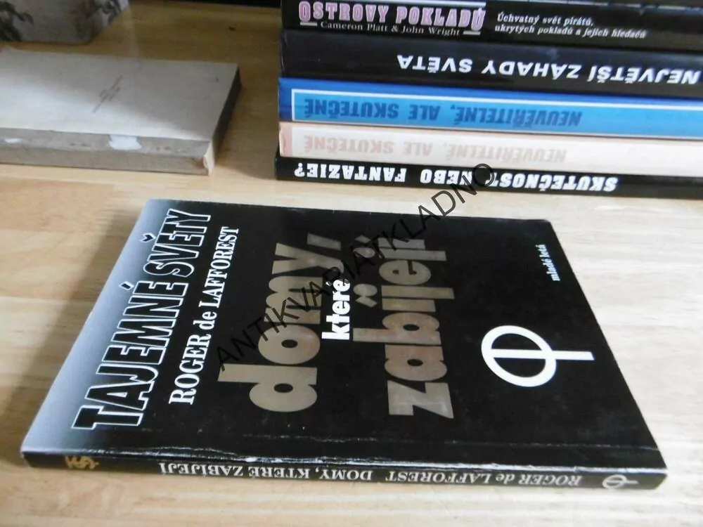 DOMY, KTERÉ ZABÍJEJÍ, ROGER DE LAFFOREST, **an