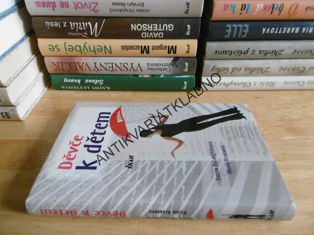 DĚVČE K DĚTEM, EMMA MCLAUGHLINOVÁ, NICOLA KRAUSOVÁ, **an