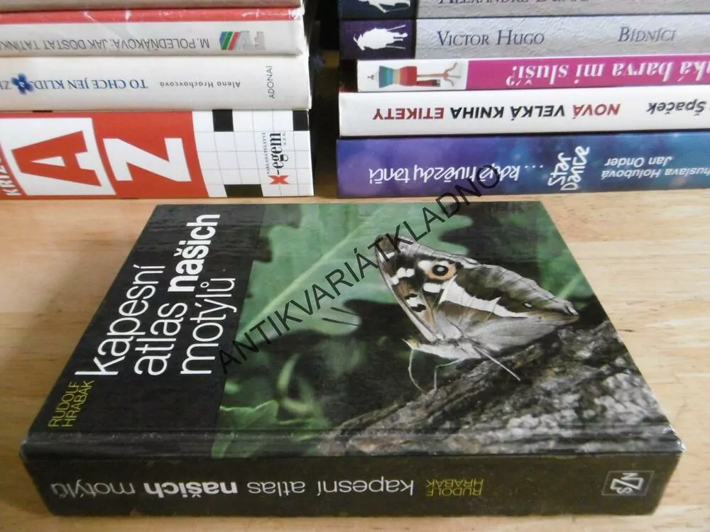 KAPESNÍ ATLAS NAŠICH MOTÝLŮ, RUDOLF HRABÁK, **an