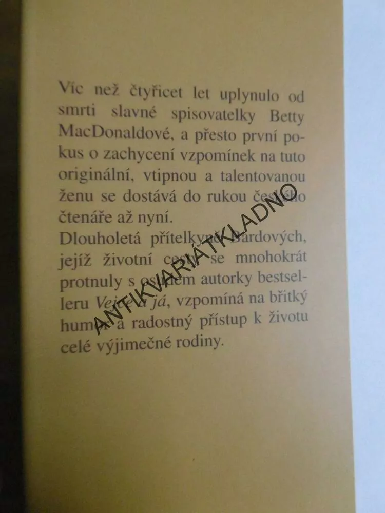 HODNĚ SMÍCHU A PÁR SLZ, VZPOMÍNKY NA BETTY MACDONALDOVOU, MCDONALDOVÁ, BIOGRAFIE