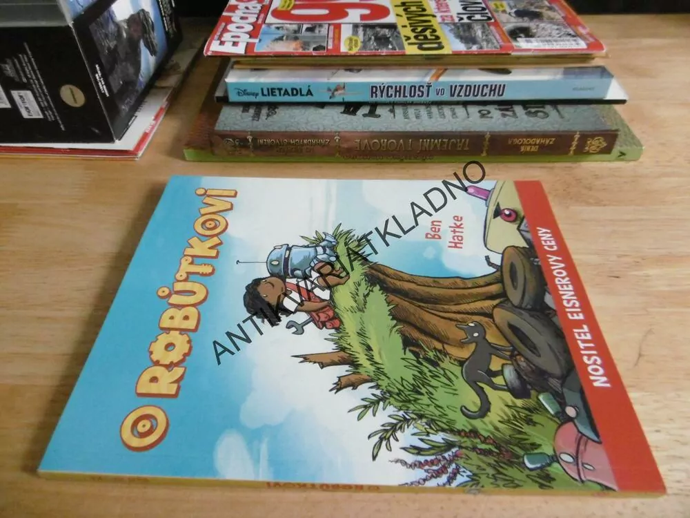 O ROBŮTKOVI, BEN HATKE, **an