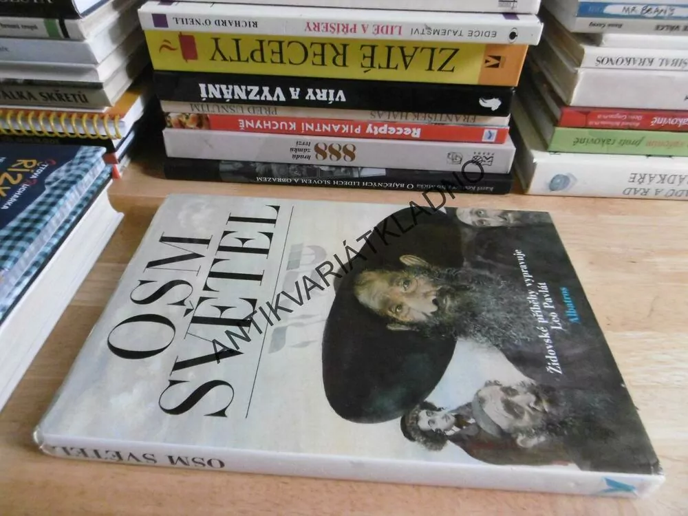 OSM SVĚTEL, ŽIDOVSKÉ PŘÍBĚHY VYPRAVUJE LEO PAVLÁT, **an