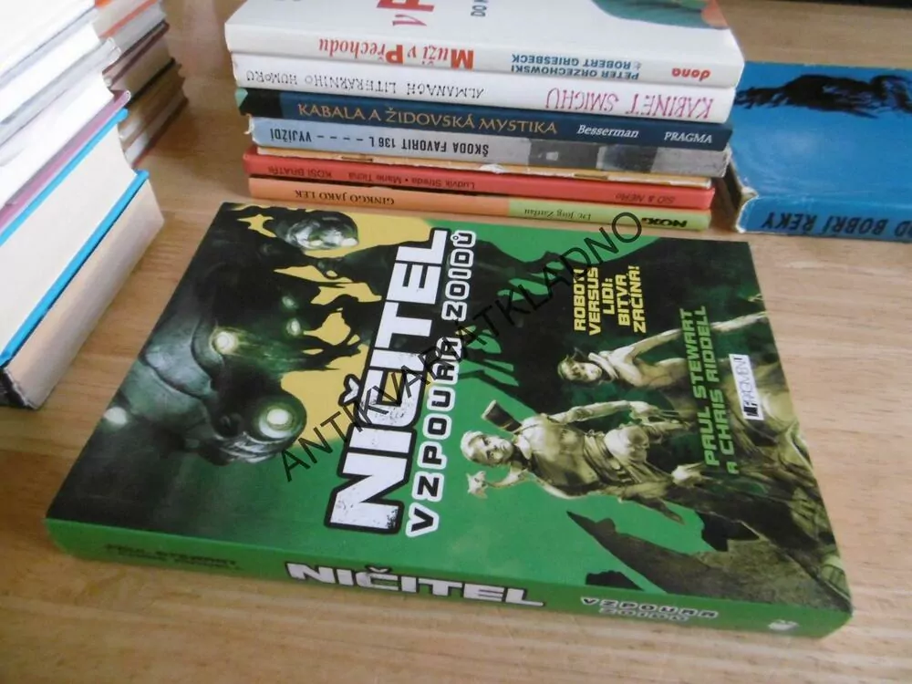 NIČITEL, VZPOURA ZOIDŮ, PAUL STEWART, CHRIS RIDDEL, **an