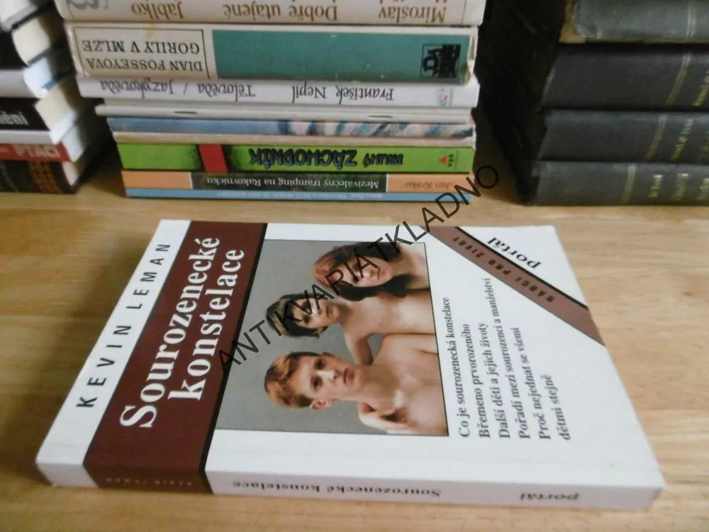 SOUROZENECKÁ KONSTELACE, KEVIN LEMAN, **an