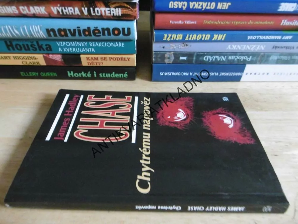 CHYTRÉMU NAPOVĚZ, JAMES HADLEY CHASE, **an