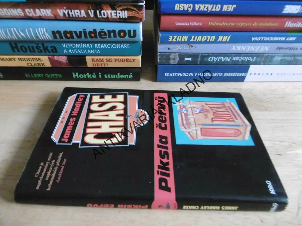 PIKSLA ČERVŮ, JAMES HADLEY CHASE, **an