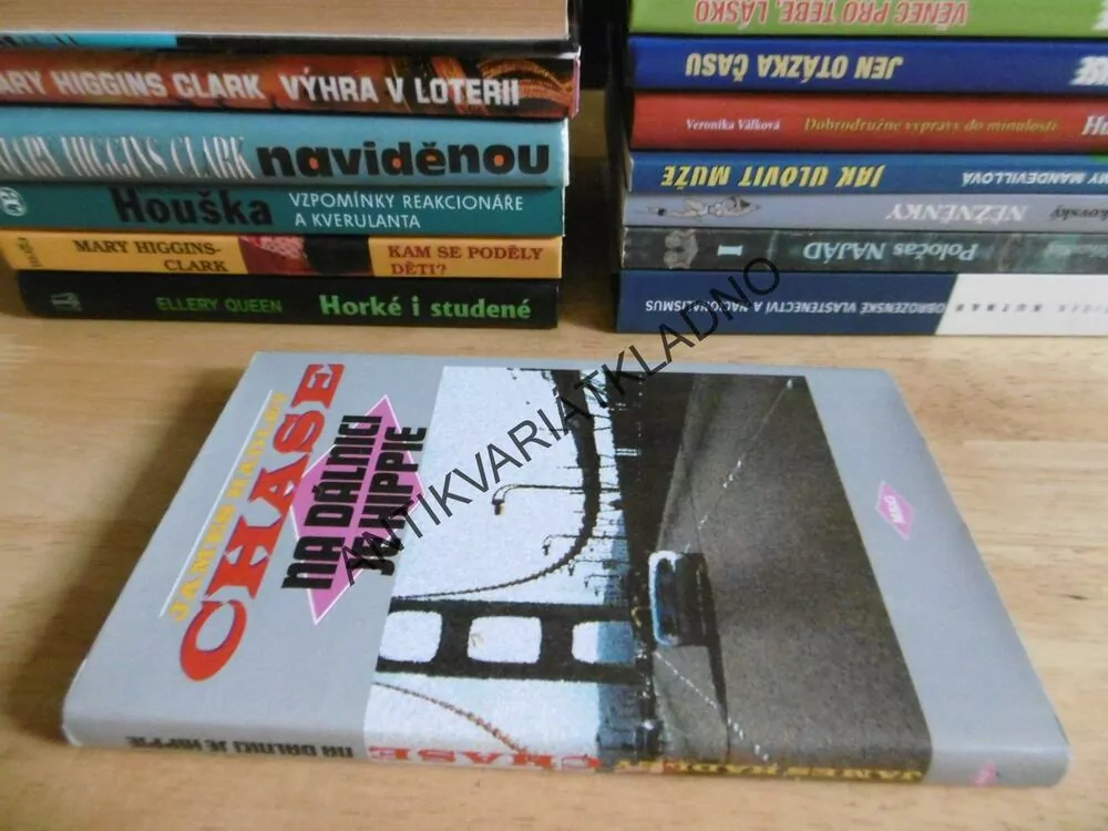 NA DÁLNICI JE HIPPIE, JAMES HADLEY CHASE, **an