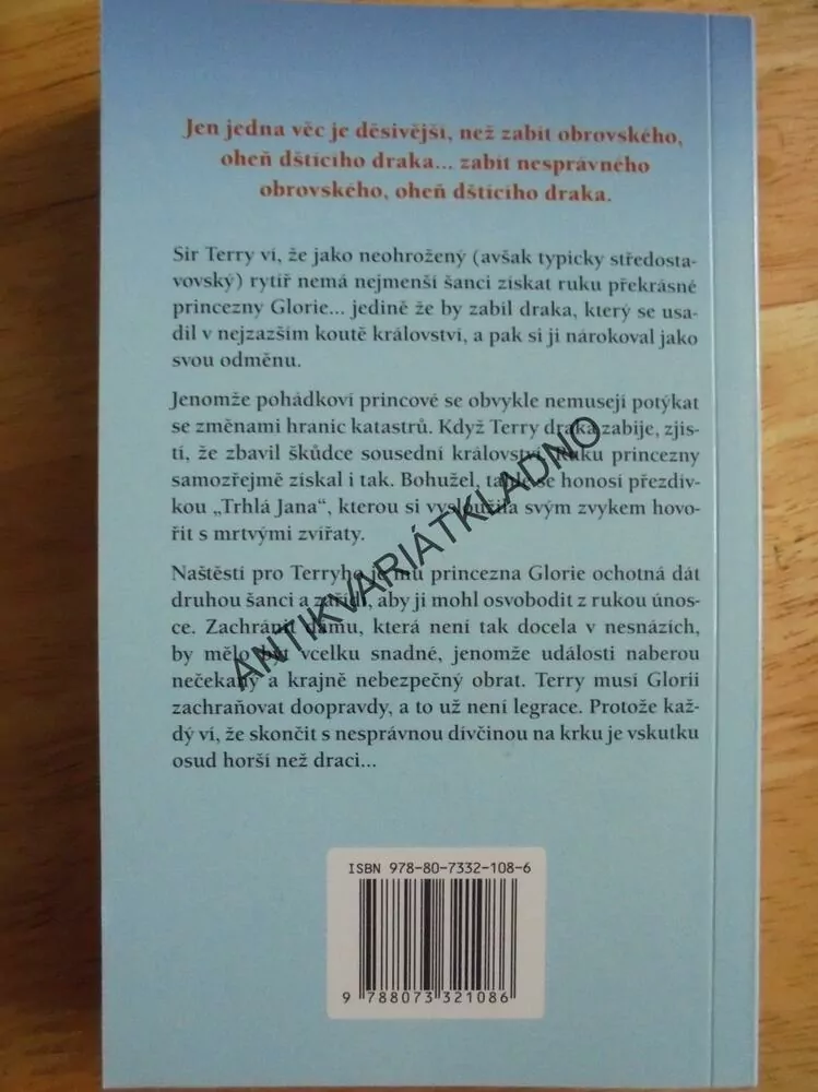 OSUD HORŠÍ NEŽ DRACI, JOHN MOORE, **an