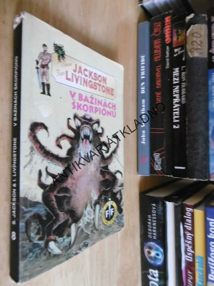 V BAŽINÁCH ŠKORPIÓNŮ, STEVE JACKSON, IAN LIVINGSTONE, **an