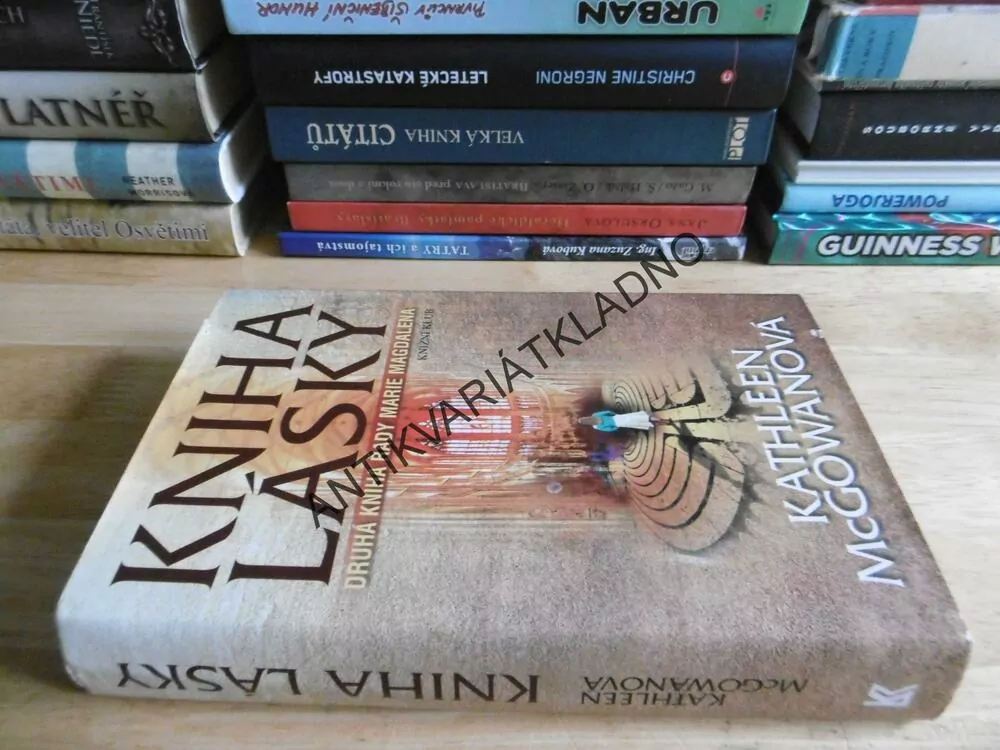 KNIHA LÁSKY, KATHLEEN MCGOWANOVÁ, **an