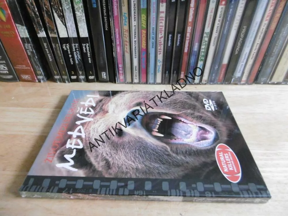 ŽIVOT MEZI ŠELMAMI, MEDVĚDI, DVD FILM