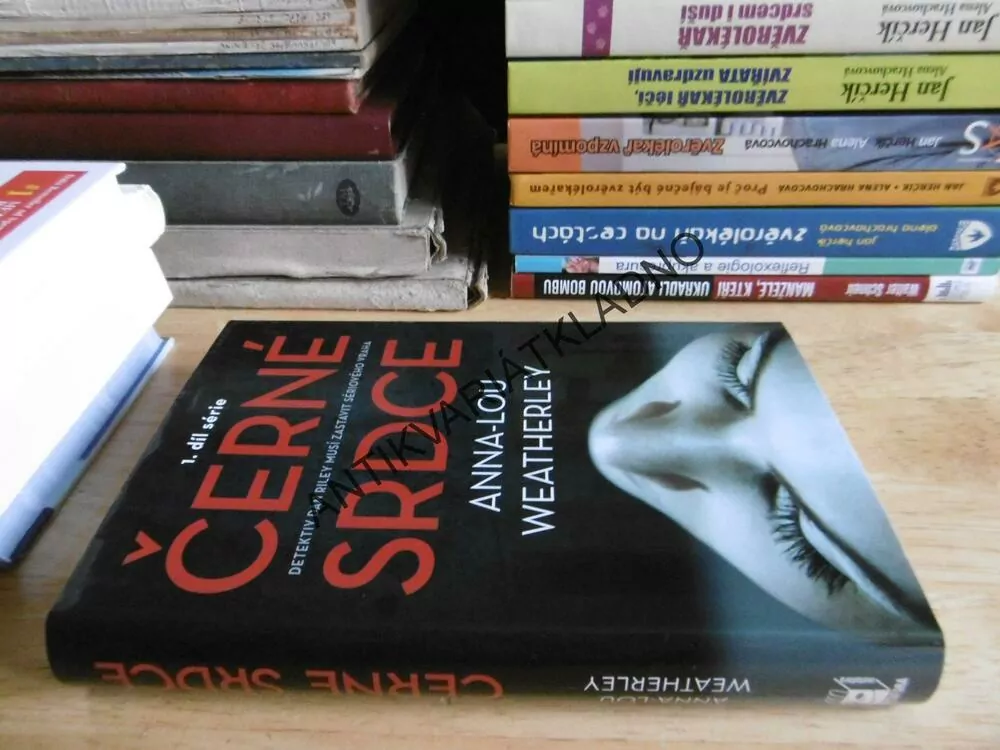 ČERNÉ SRDCE, ANNA-LOU WEATHERLEY, **an