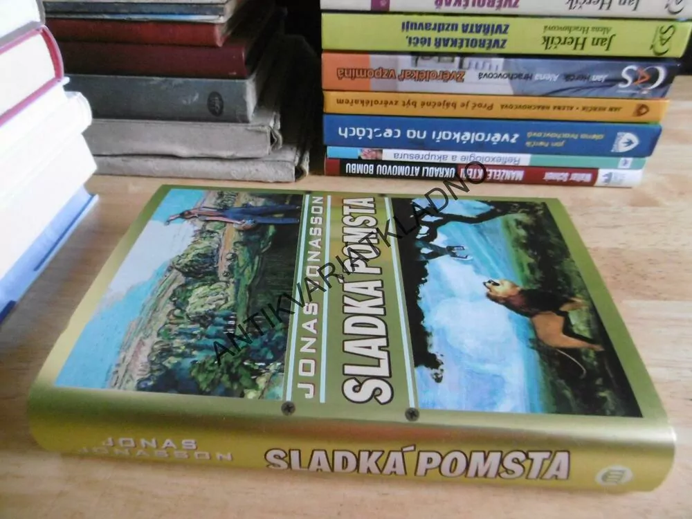 SLADKÁ POMSTA, JONAS JONASSON, **an