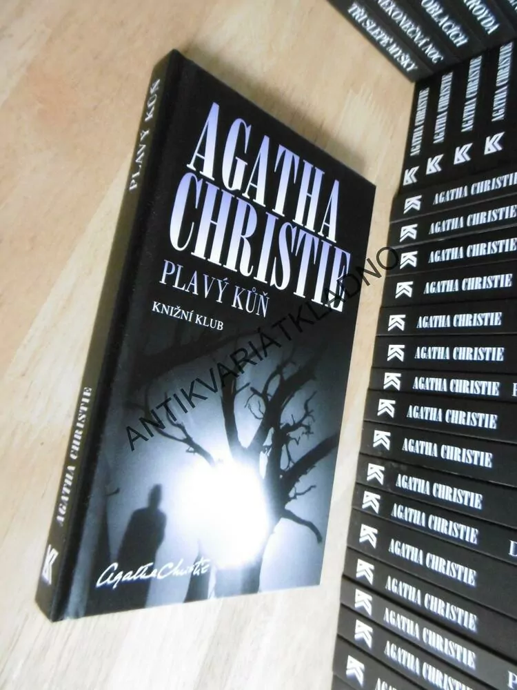 PLAVÝ KŮŇ, AGATHA CHRISTIE, **an
